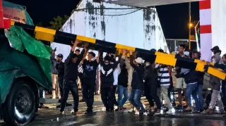 Truk Robohkan Portal Viaduk di Kalipuro, Risiko Bukan Berhenti pada Kerusakan Jalan