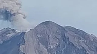 Semeru Erupsi Berulang, Kolom Abu Capai 900 Meter